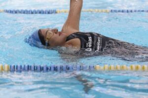 245 mujeres del programa Con Ellas inician clases de natación en Querétaro