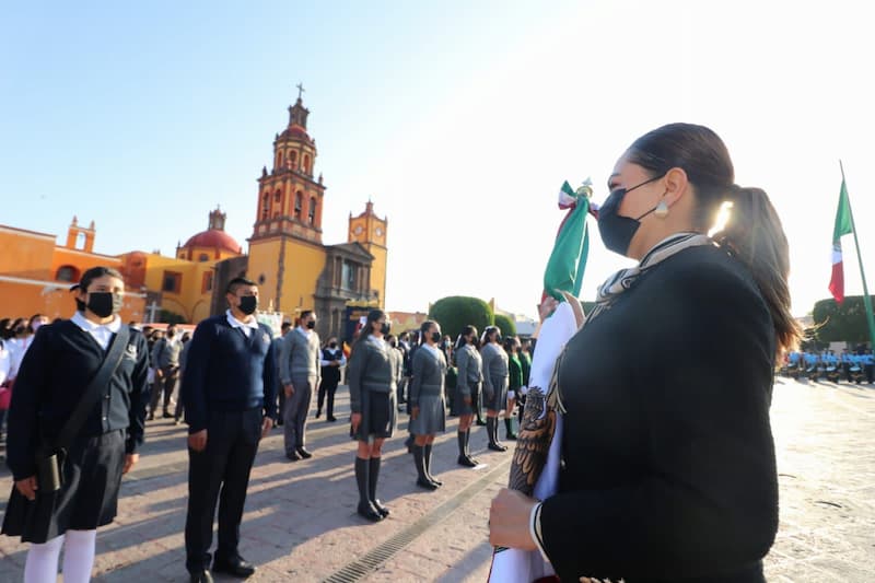 Conmemoran Día de la Bandera en San Juan del Río