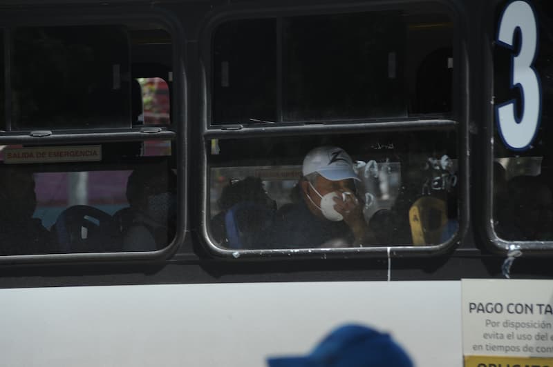 Detectan hasta mil contagios al día por COVID en Querétaro