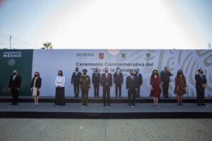 Mauricio Kuri encabezó ceremonia conmemorativa del Día de la Bandera