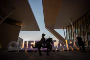 Presenta Mauricio Kuri Distintivo de Promoción Turística de Querétaro