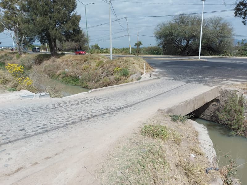 Solicitan intervención de CONAGUA por daño a puente vehicular en SJR