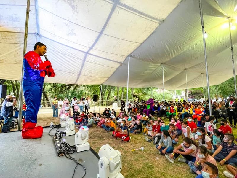 Celebran el Día del Niño en Escolásticas, Pedro Escobedo