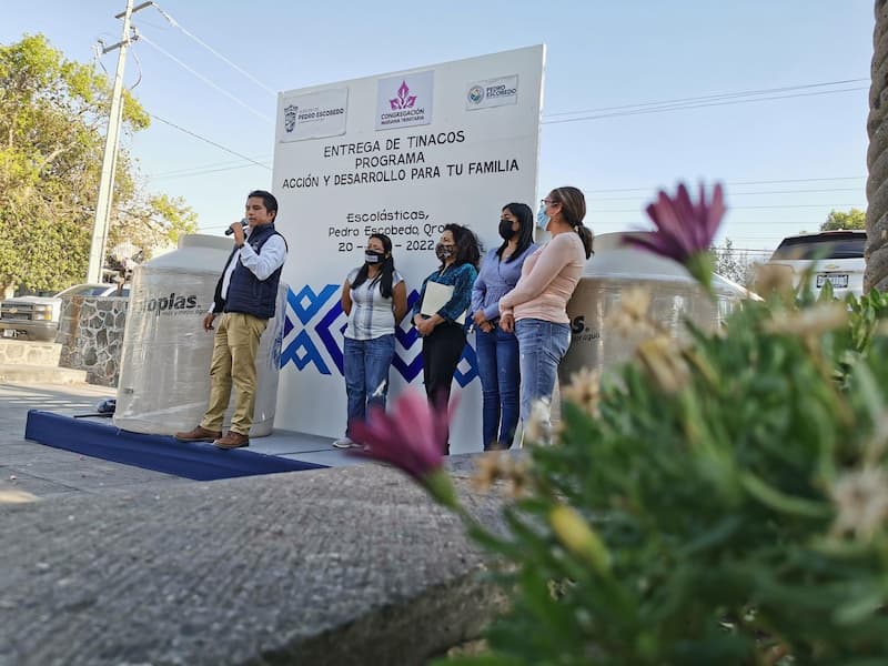 Entregan apoyos del programa Acción y Desarrollo para tu familia en Escolásticas, Pedro Escobedo