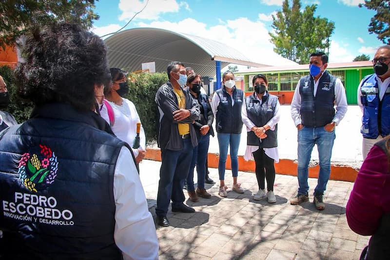 Supervisan avance de obras en escuelas de Pedro Escobedo