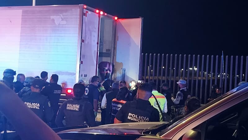 Aseguran a 150 indocumentados hacinados en un tráiler en Pedro Escobedo, Querétaro