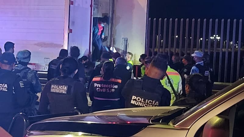 Aseguran a 150 indocumentados hacinados en un tráiler en Pedro Escobedo, Querétaro
