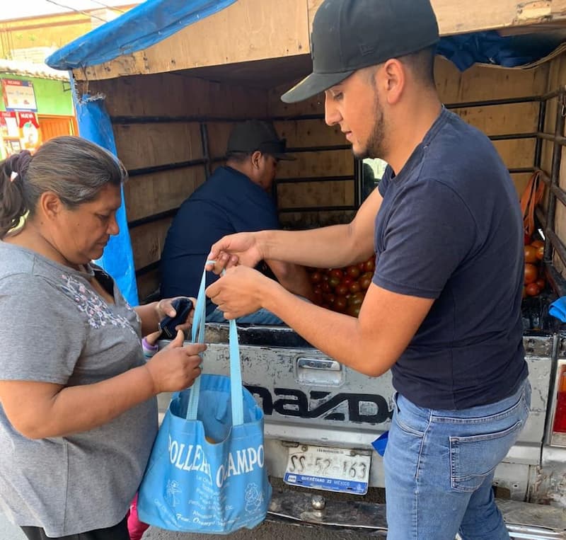 Entregan apoyos a comunidad de El Carrizo, San Juan del Río