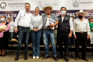 Luis Nava acude a entrega de apoyos para productores agrícolas afectados por el clima