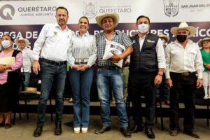 Luis Nava acude a entrega de apoyos para productores agrícolas afectados por el clima 1 Luis Nava acude a entrega de apoyos para productores agrícolas afectados por el clima