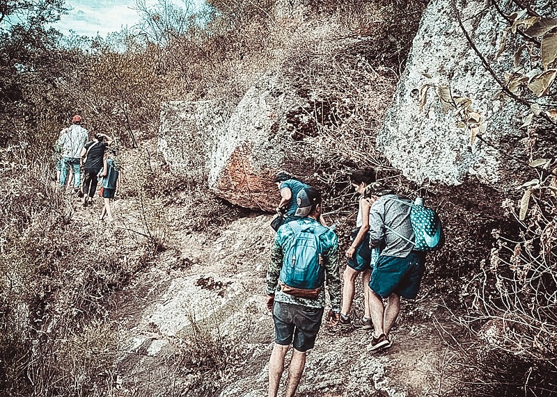 Mediante el uso de un dron rescatan a senderistas en San Juan del Río