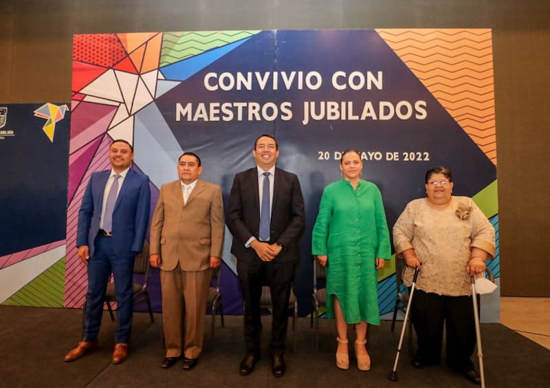 Municipio festeja a maestros jubilados de San Juan del Río
