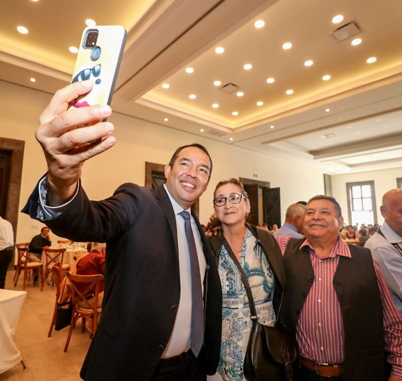 Municipio festeja a maestros jubilados de San Juan del Río