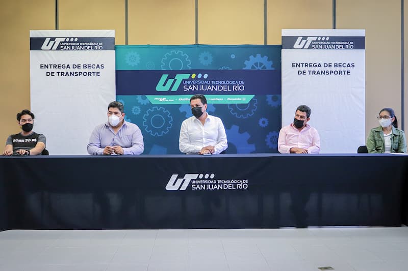 UTSJR y Transportistas becan a estudiantes sanjuanenses