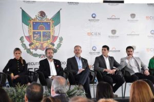 Colocan primera piedra de la Plaza Multicomercial Querétaro