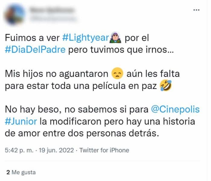 Denuncian que cadenas Cinépolis y Cinemex recortaron beso lésbico en 'Lightyear'; cines niegan censura