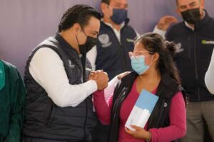 Entregan apoyos económicos a mujeres del mpio de Querétaro