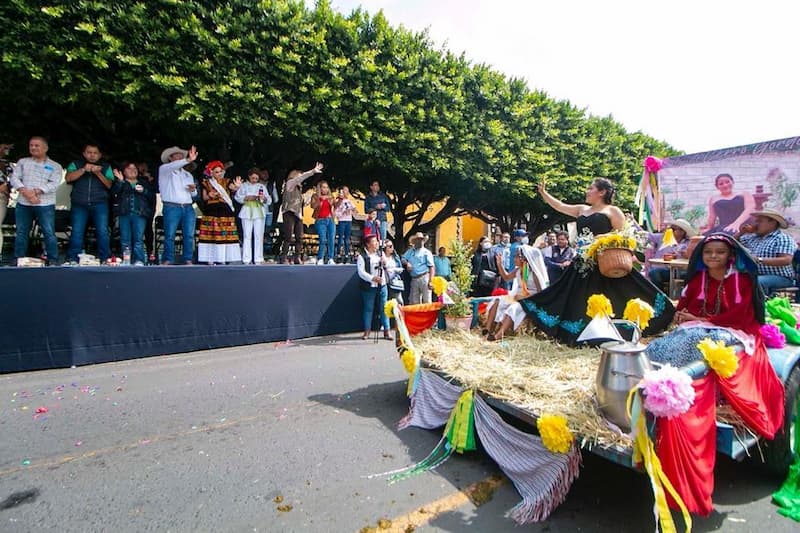 Es Claudia Osornio de El Sitio La Flor más Bella del Campo 2022