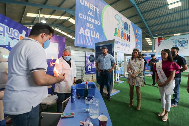 Presenta Roberto Cabrera Pabellón Aguas Con El Agua en la Feria SJR 1