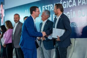 Mauricio Kuri atestiguó alianza entre Agencia Estatal de Energía y empresa Solfium