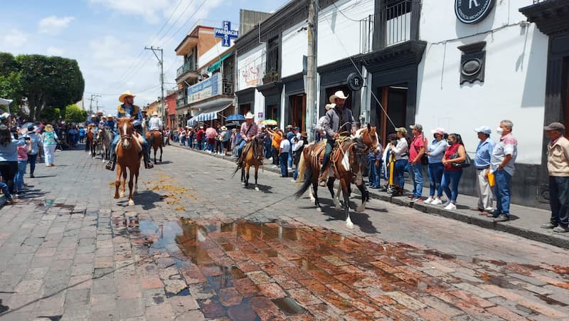 Miles de sanjuanenses participan en Cabalgata de Feria San Juan del Río 2022