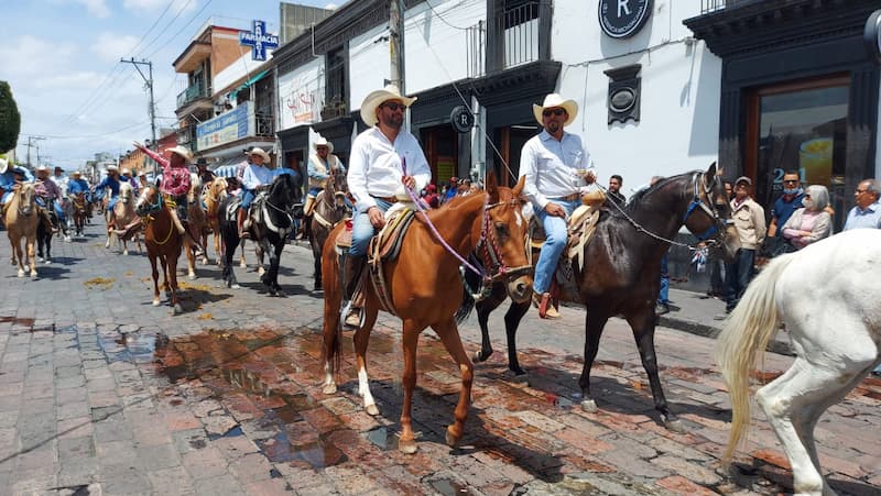 Miles de sanjuanenses participan en Cabalgata de Feria San Juan del Río 2022