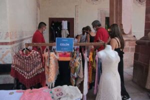 Presentan bazar artesanal Ar Tai en el Centro de las Artes de Querétaro