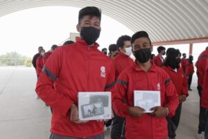 SEDESOQ sigue entregando tabletas a estudiantes de Querétaro