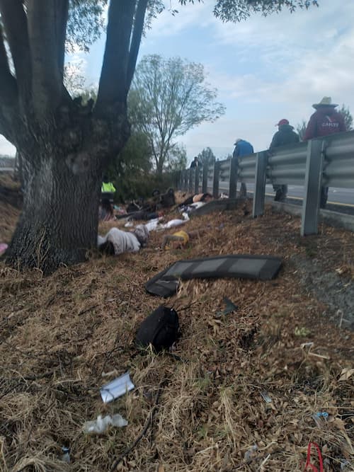 Tragedia en la Méx-Qro, mueren 12 personas en accidente