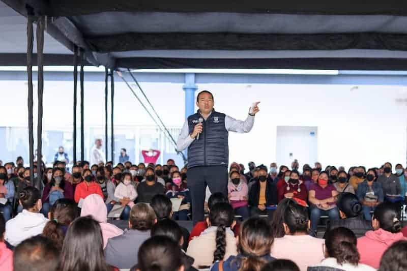 Continúa entrega de “Becas Adelante” en San Juan del Río