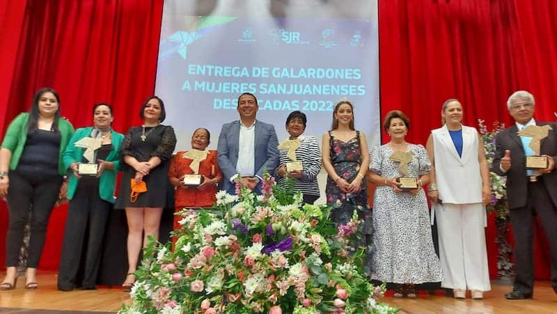Entregan premio a mujeres destacadas de San Juan del Río