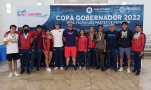 Equipo de natación de la UPQ obtiene 22 medallas en Copa Gobernador