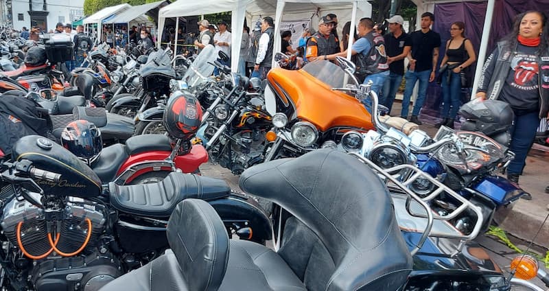 Más de mil motociclistas participan en rodada por feria San Juan del Río