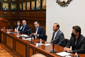 Mauricio Kuri encabezó la presentación del sello de bajo carbono