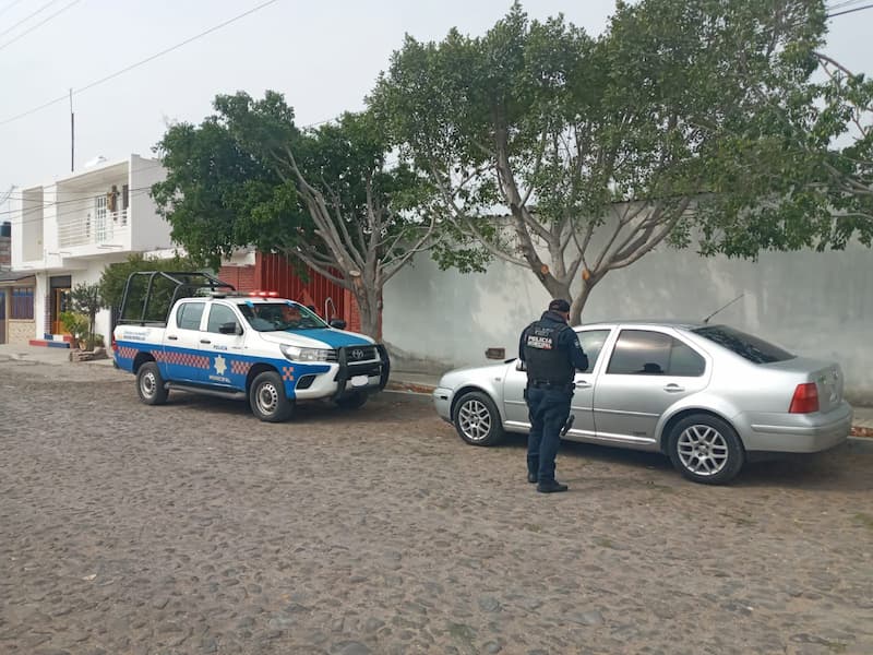 Policías de San Juan del Río recuperan 2 vehículos con reporte de robo