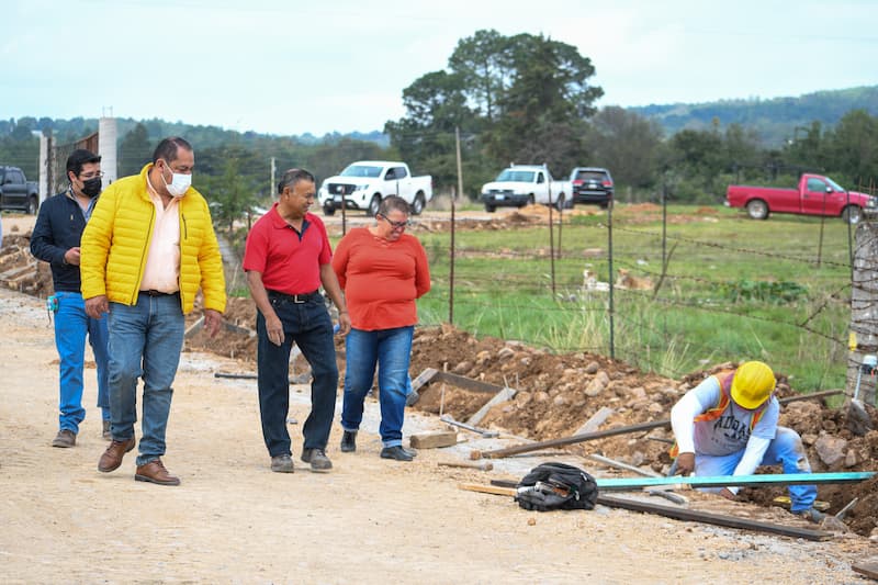 Presidente René Mejía supervisó obras en Amealco