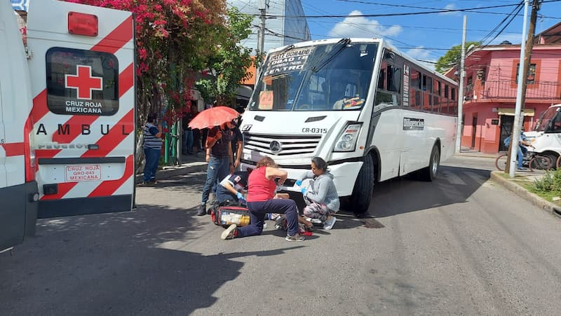 Arrolla y destroza pierna a abuelita un camión Diligencias en San Juan del Río