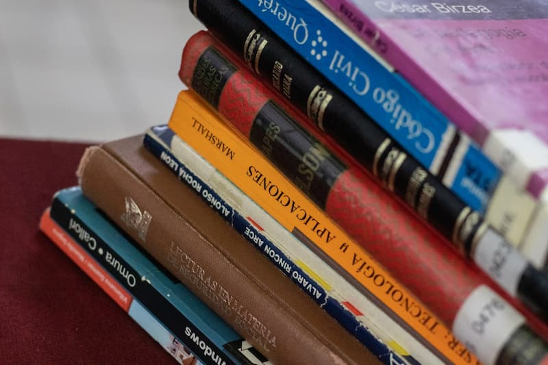CBTis 145 dona 4 mil libros a dirección de cultura de San Juan del Río