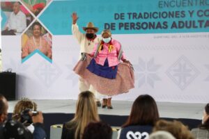 DIF Estatal fomenta preservación de culturas y tradiciones con los adultos mayores de Querétaro