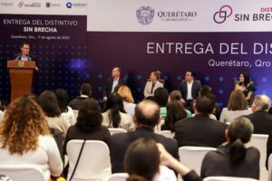 Luis Nava acudió a la entrega del distintivo estatal “Sin Brecha” 1 Luis Nava acudió a la entrega del distintivo estatal “Sin Brecha”