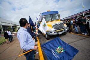 Mauricio Kuri dio banderazo de arranque al programa Transporte Escolar en Querétaro