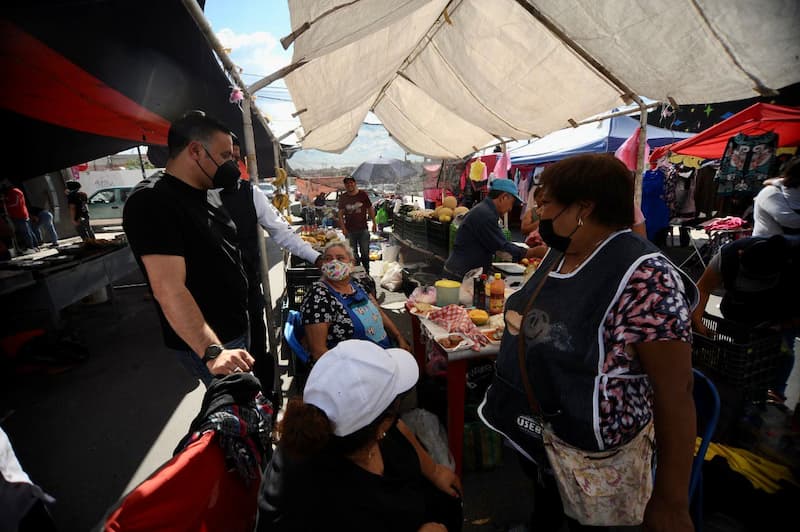 Municipio mantiene cercanía con comerciantes del tianguis La Peña, SJR