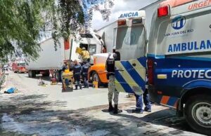 Rescatan a trailero prensado en accidente en la México-Querétaro, varios choques hoy 2022