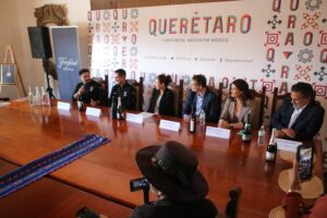 Chefs queretanos ganan concurso internacional de paella valenciana en España