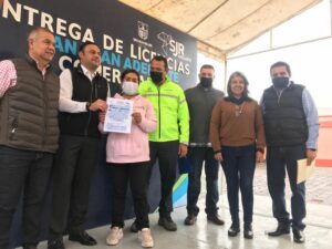 Entregan 112 licencias de funcionamiento a tianguistas de Santa Cruz Nieto, SJR