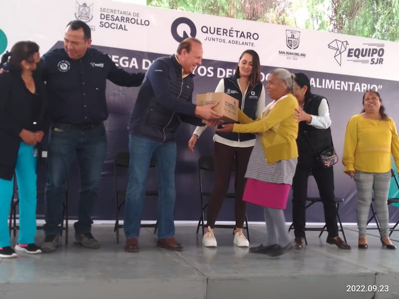 Entregan apoyos del programa alimentario en Santa Rosa Xajay, San Juan del Río