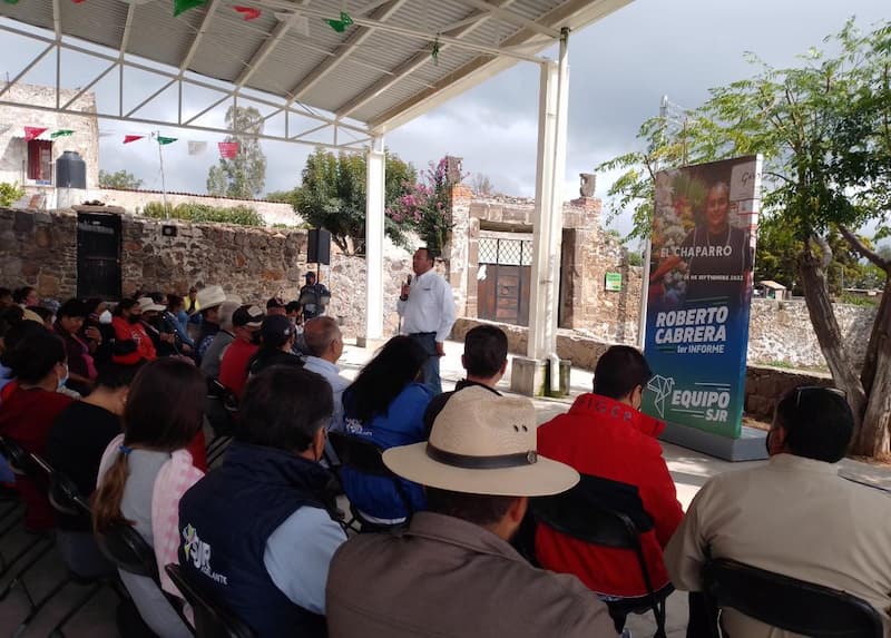Entregan caminos de saca en El Chaparro, San Juan del Río 1 Habitantes de El Chaparro asistieron a entrega de obra en su comunidad