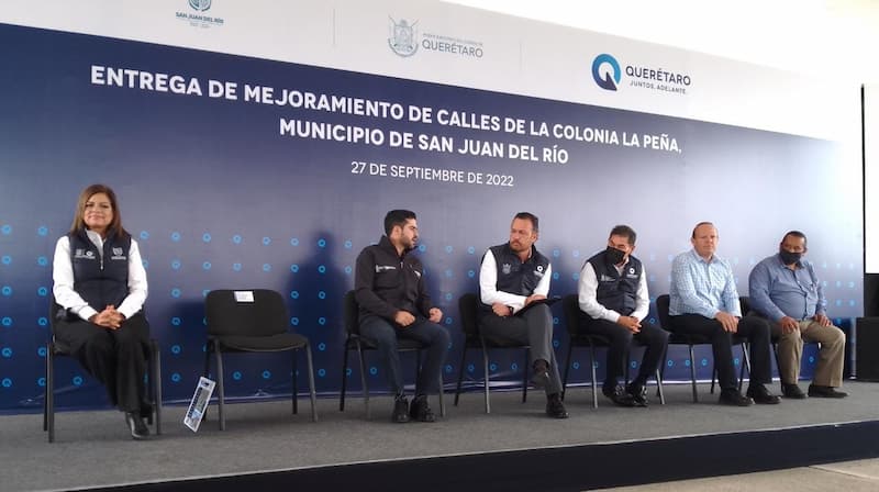 Entregan obra social en La Peña, San Juan del Río por más de 8 MDP 2 Autoridades municipales y estatales presentes durante la entrega de obra en SJR