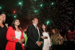 Roberto Cabrera encabeza tradicional Grito de Independencia en San Juan del Río