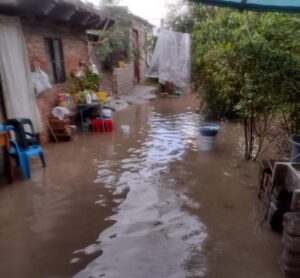 Se inundan viviendas de Pueblo Quieto en San Juan del Río